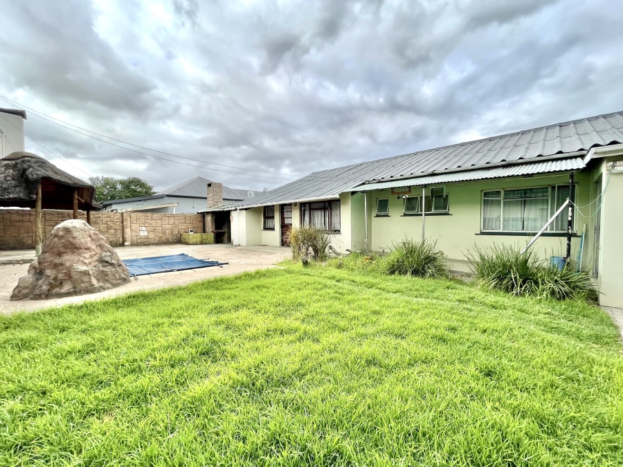 4 Bedroom Property for Sale in Lemoenkloof Western Cape